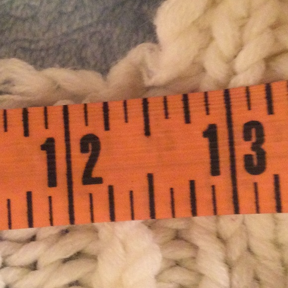 ⭐️ Knitted Cream Color Shrug by Rave - Picture 7 of 12